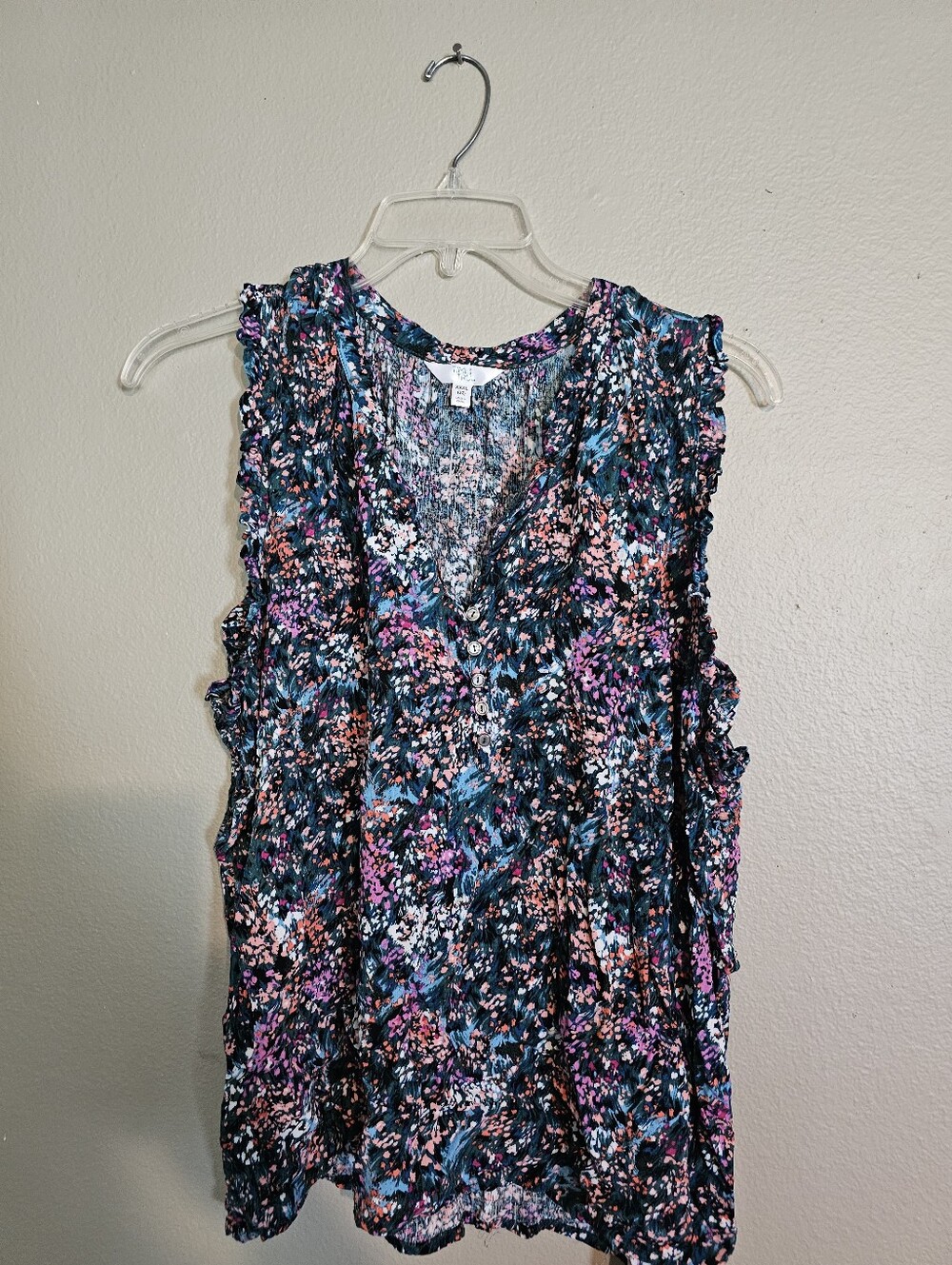Time and Tru Floral V-Neck Sleeveless Top in Black, Pink and Blue
